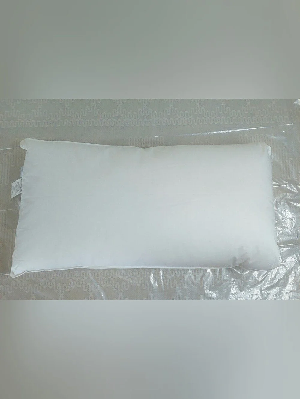 NWOT- Quince White Duck Down Premium Pillow! King(Medium)(P51)
